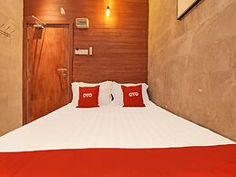OYO 90662 The 1975 Hotel