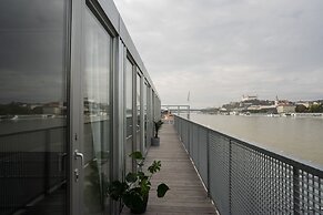 Sundeck botel