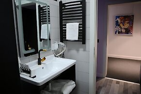 Dark Boutique Hotel