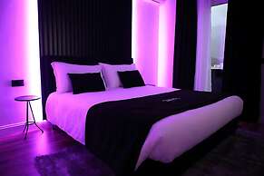 Dark Boutique Hotel