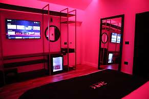 Dark Boutique Hotel