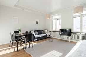 Main Square Renovated Apt, Sauna and Parking