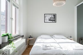 Main Square Renovated Apt, Sauna and Parking