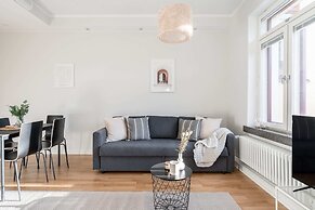 Main Square Renovated Apt, Sauna and Parking
