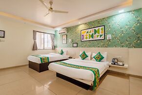 Treebo Kuber Palace With a Swimming Pool