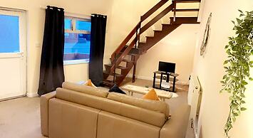 Impeccable 1-bed, Sleeps 2, Free Parking