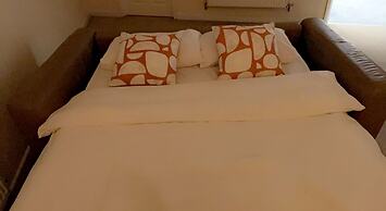 Impeccable 1-bed, Sleeps 2, Free Parking