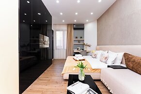 Stay Inn  on Buzand Str. 97
