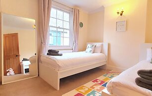 Inviting 2-bed Cottage in Windsor