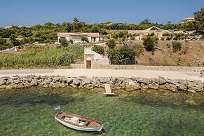 Apollonides Seafront Villa 1 “Aoede”