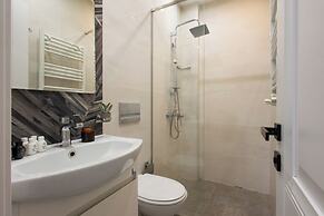 Stay inn on Amiryan 26/4