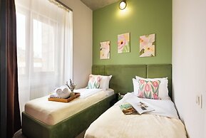 Stay inn on Amiryan 26/4