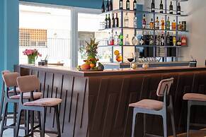 Adesso Hotel