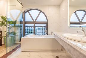Reyna Luxury Hotel
