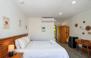 Yuli Hotel