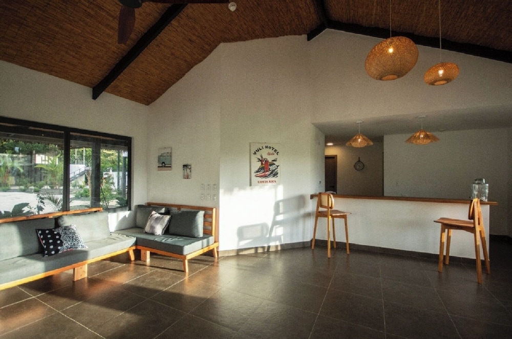 Yuli Hotel