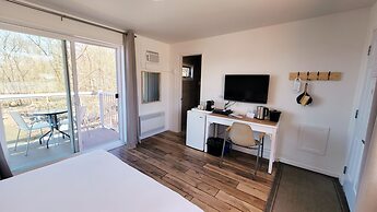 La Plage Motel