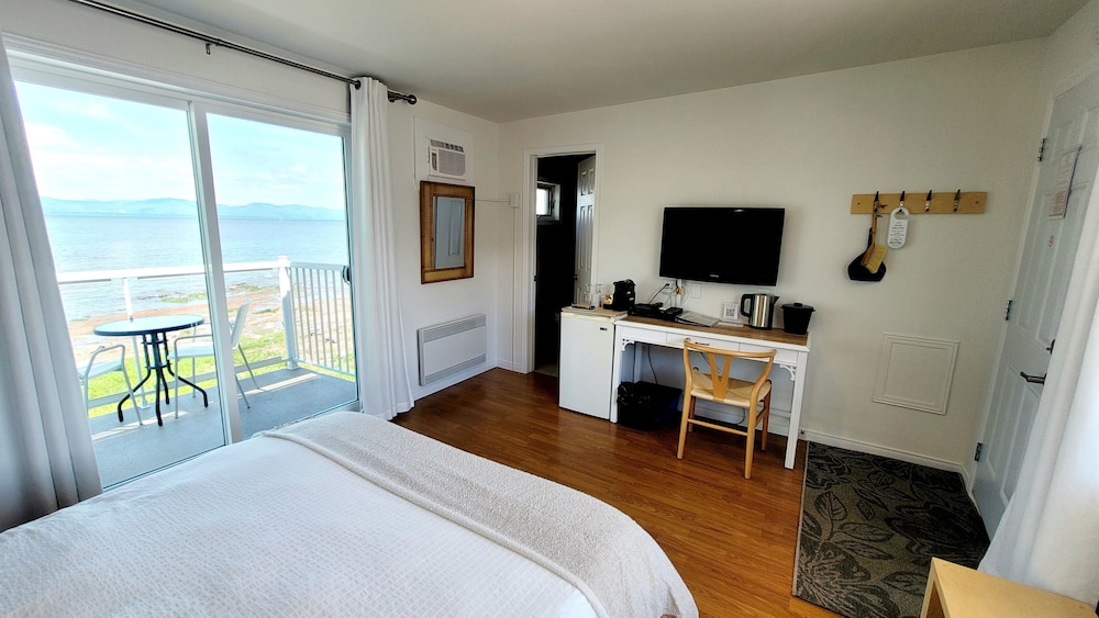La Plage Motel