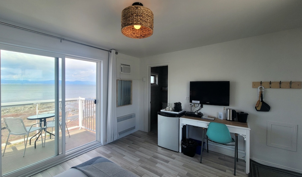 La Plage Motel