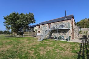 Pol Glas Hall