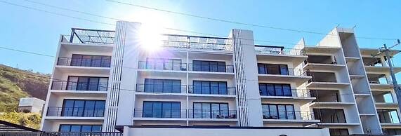 CONDO LT BY TRVL2HM