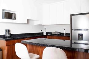 CONDO LT BY TRVL2HM