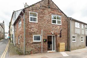 Beautiful 2-bed House in Egremont Milo's Place