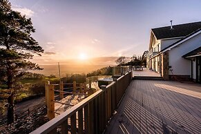 Clwyd Gate Manor Pool Sauna Hottub Cave Wales