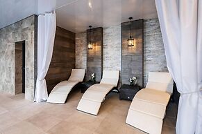 Clwyd Gate Manor Pool Sauna Hottub Cave Wales