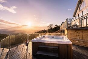 Clwyd Gate Manor Pool Sauna Hottub Cave Wales