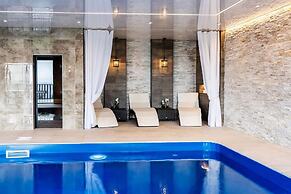 Clwyd Gate Manor Pool Sauna Hottub Cave Wales