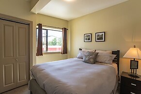 Selkirk Snug by Revelstoke Vacations