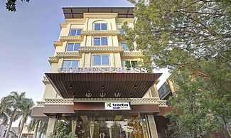 Treebo Premium Golden Bliss Trimurti Nagar Square