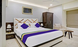Treebo Premium Golden Bliss Trimurti Nagar Square