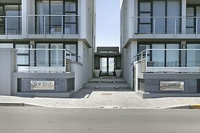 SeaCrest B102 by HostAgents