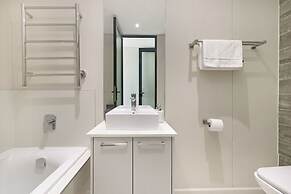 SeaCrest B102 by HostAgents