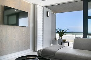 SeaCrest B102 by HostAgents