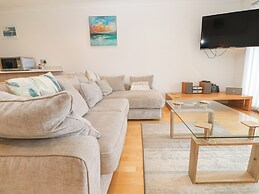 9 Headland Point