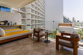 Five Palm Jumeirah Luxurious 2bdr Stunning Views