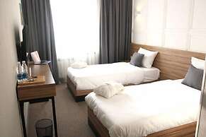 281 Hotel & Hostel