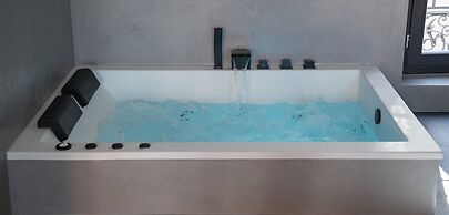 Ennéa - Jacuzzi & Luxury Suites