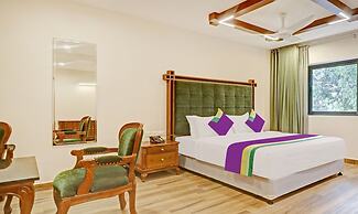 Treebo Premium Vahada