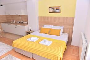 Unique Apartment Leninova