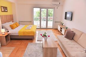 Unique Apartment Leninova