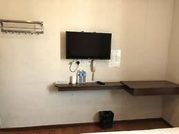 OYO 90668 Joy Inn