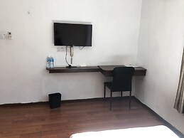 OYO 90668 Joy Inn