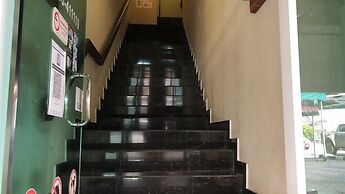 OYO 90668 Joy Inn