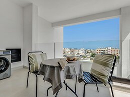 Sanders Elgio - Adorable studio With Balcony