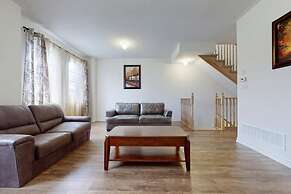 Elegant 3-bedroom House - Bowmanville
