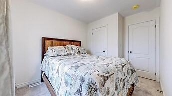 Elegant 3-bedroom House - Bowmanville